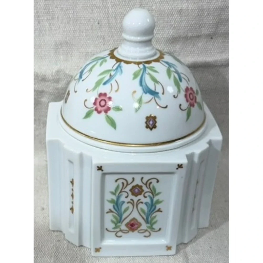 Prestige Place Venetian Collection Porcelain Ginger Jar Floral Octagonal Japan